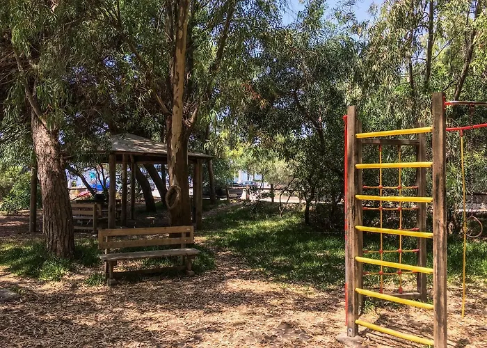 לינה וארוחת בוקר Pineta Mare 3*