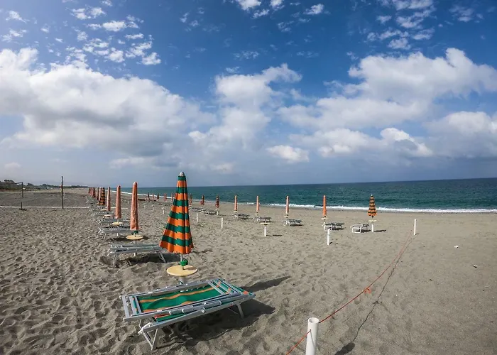 לינה וארוחת בוקר Pineta Mare 3*