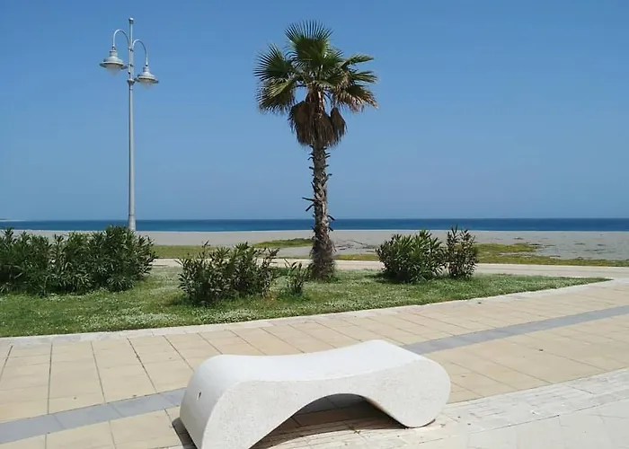 לינה וארוחת בוקר Pineta Mare 3*